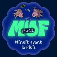Illustration avec une forme ronde bleu foncé sur fond bleu nuit, contenant en haut un béret grenouille, deux paires de lunettes et deux visages de trois quarts aux cheveux longs flottant dans l'air, le gros logo MUF vert lumineux au centre, le texte "s2•e11" écrit en blanc dans une forme bleu nuit sur le logo, et en bas le titre "Minuit avant la Pluie".