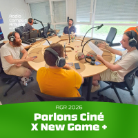Photo du studio avec 5 personnes assises autour des micros. AGR 2026. Parlons Ciné X New Game +.