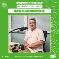 Radio Campus Amiens. Vendredi 26 juin 2026 - 12h-12h30 & 18h-18h30. INFO CLUB SANDWICH. Photo de Jean-Paul Meyronneinc assis au micro dans notre studio.
