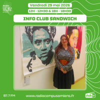 Radio Campus Amiens. Vendredi 29 mai 2026 - 12h-12h30 & 18h-18h30. INFO CLUB SANDWICH. Photo d'une personne debout devant deux grands portraits exposés sur un mur blanc.